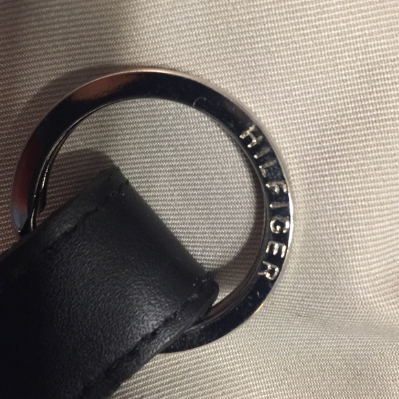 Tommy Hilfiger Black Leather Keychain BNWOT - Picture 2 of 4